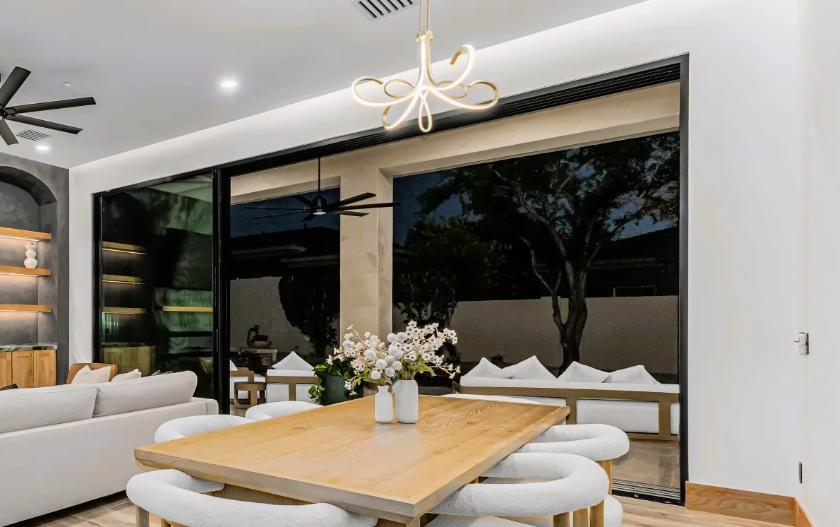 Contemporary Windows Main